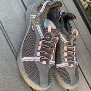 Women’s Jsport by Jambu Tahoe Encore slip on sneaker.